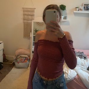 Off the shoulder crop long sleeve